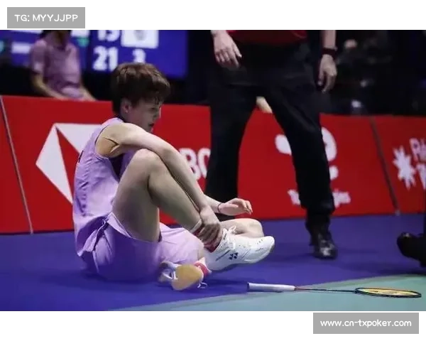 陈雨菲世锦赛带伤作战，观众掌声致敬体育精神